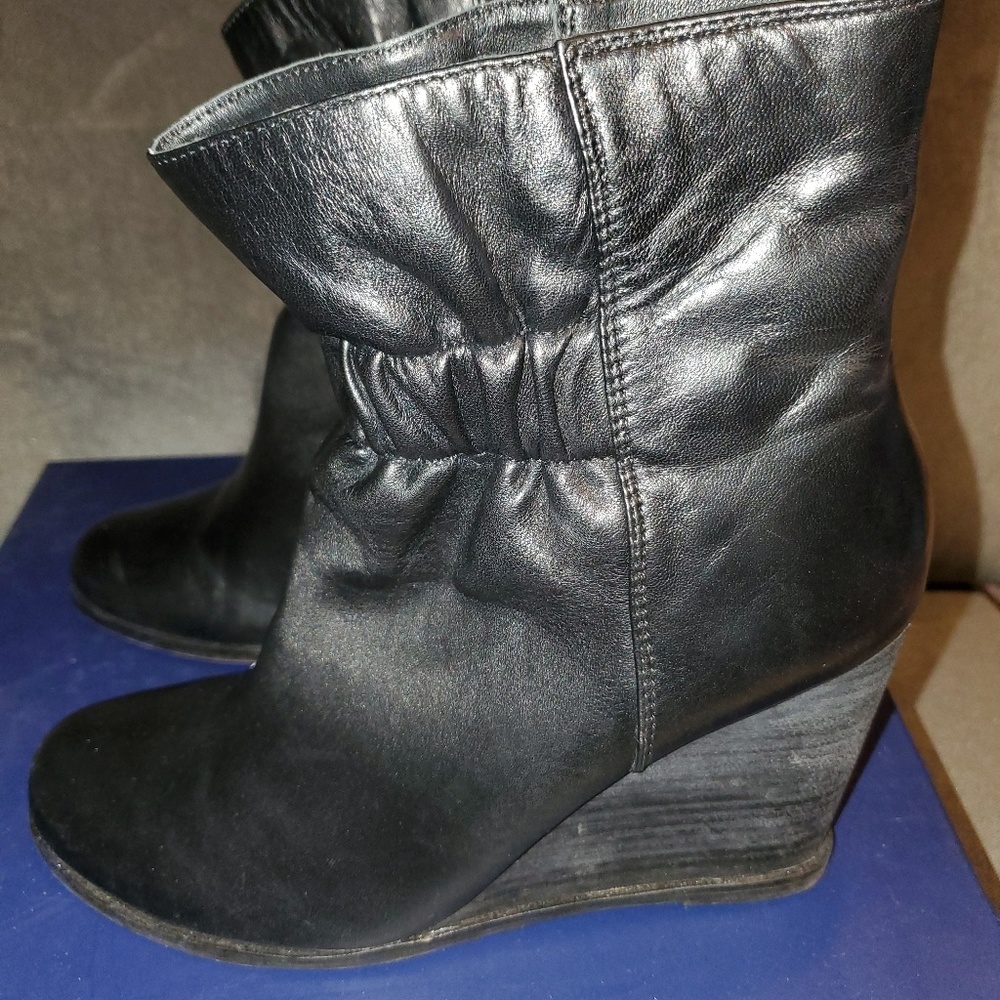 Splendid Black leather platform boot
